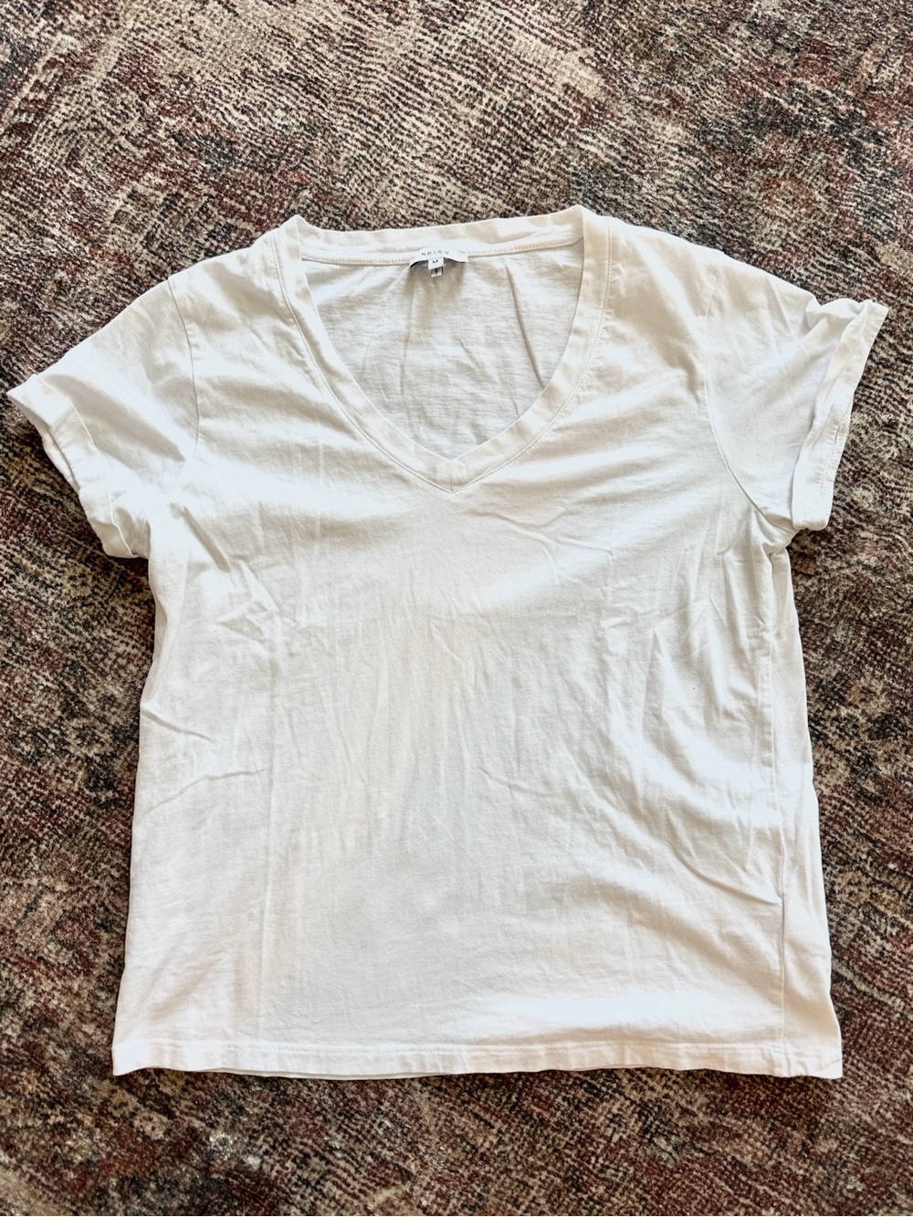NWOT Reiss Basic White Cotton V Neck Tee Size Medium Casual Closet Staple Cozy - Picture 2 of 5